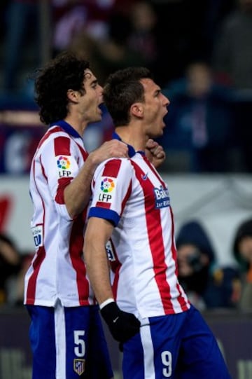 Mario Mandzukic y Tiago celebran el 1-0.