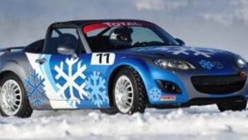 <b>DESLIZANDO. </b>Pipo López, al volante del Mazda, en el hielo sueco.