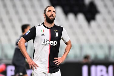 Juventus agree terms with Milik, casting doubt on Higuaín future
