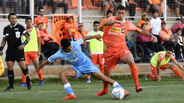 Futbol, Cobreloa vs San Marcos de Arica
 Segunda fecha, campeonato primera B 2020.
 El jugador de Cobreloa Kilian Guillermo Delgado Quijones disputa el baln con Cristobal Kalise de San Marcos de Arica durante el partido de primera B disputado en el estadio Zorros del Desierto de Calama, Chile.
 01/03/2020
 Pedro Tapia/ Photosport.
 
 