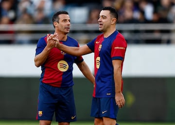 Xavi y Giuly participaron en el homenaje a Iniesta.