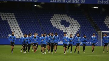 Entrenamiento Deportivo de La Coru&ntilde;a. riazor grupo corriendo