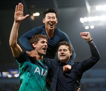 Mauricio Pochettino, Fernando Llorente and Heung-Min Son celebraron la clasificación para las semifinales de la competición.