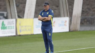 Pepe Mel, entrenador de la UD Las Palmas, durante una sesión de entrenamiento.
