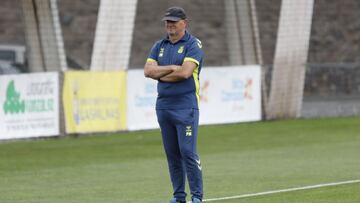 Pepe Mel, entrenador de la UD Las Palmas, durante una sesi&oacute;n de entrenamiento.