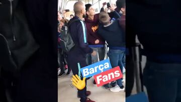 La cálida recepción de los hinchas del Barça a Vidal