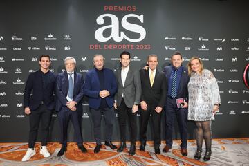 El equipo de "El Chiringuito de Jugones". Edu Aguirre, José Damián González, Josep Pedrerol, Quim Domènech, Paco Buyo, Tomás Roncero, subdirector de AS y Carmen Colino, editora jefe de Actualidad y Verticales.