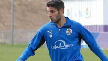 <b>HOMBRE DE LA CASA.</b> El futbolista vallisoletano, de 27 años, sella de esta manera su compromiso con el Real Valladolid, entidad en la que se forjó como futbolista, para después pasar por el Getafe y el Málaga B antes de regresar en el 2005.