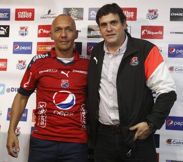 Martínez estará acompañado por Carlos Gruezo, Edgar Cataño y Wilson Silva como asistentes.