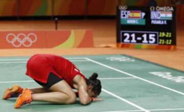 Carolina Marín vence en la final de bádminton a la india Shindu en un partido agónico (19-21, 21-12 y 21-15) y logra la undécima medalla para el equipo español. La sexta de oro para España en los JJOO 2016