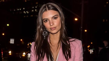 La modelo Emily Ratajkowski a su llegada a uno de los desfiles de la Semana de la Moda de Nueva York.