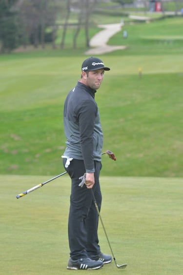 Así es una jornada junto a Rahm en un campo de golf