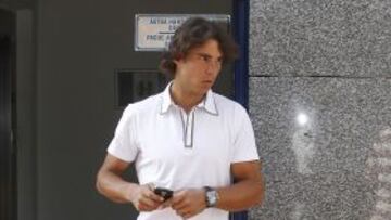 Rafa Nadal, a la salida de la clínica de USP La Esperanza Vitoria.