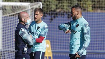 15/10/20
 LEVANTE UD
 CIUDAD DEPORTIVA BU&Atilde;OL
 ENTRENAMIENTO
 PACO LOPEZ
 VEZO
 
 
 
 
 
 
 
 
 
 
 
 
 
 
 
 
 
 
 