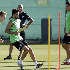 Pastore y Josema se suman a la baja de Francisco frente al Madrid