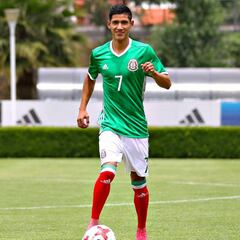 Antuna: “Sólo me veía jugando con Chicharito y Vela en el Play”