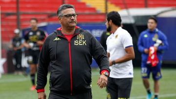 Ronald Fuentes, Estadio Santa Laura.