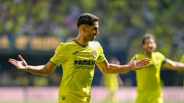 VILLARREAL (CASTELLÓN), 03/05/2025.- El delantero del Villarreal Ayoze Pérez celebra tras anotar un tanto este sábado durante el partido de la jornada 34 de LaLiga EA Sports, entre el Villarreal CF y el CA Osasuna, celebrado en el Estadi de la Ceràmica en Villarreal. EFE/ Andreu Esteban
