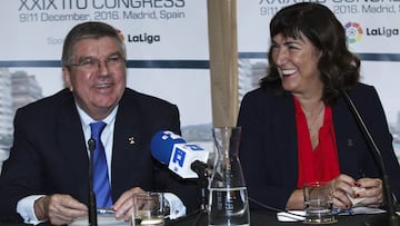 Thomas Bach y Marisol Casado, durante el XXIX Congreso de la Unión Internacional de Triatlón.
