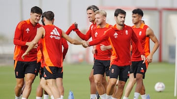 24/09/24 GRANADA CF ENTRENAMIENTO
En la imagen Corbeanu , Jozwiak y Trigueros GRUPO