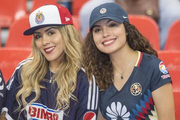 Así se vivió el ambiente previo al inicio del Clásico Nacional entre América y Chivas celebrado en el Estadio Azteca por la Jornada 10 de la Liga MX.