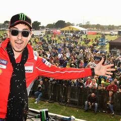 Tardozzi: "¿Un cambio Lorenzo-Miller? Es sólo humo"