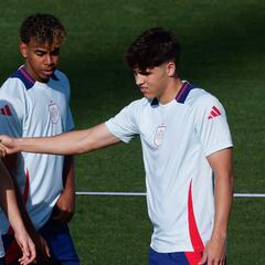 Aleix, Llorente y Cubarsí, dentro; Morata, Unai y Rodrigo, fuera