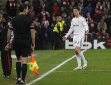 Cristiano Ronaldo vió la tarjeta roja en el Athletic de Bilbao-Real Madrid por un manotazo a Carlos Gurpegi. (02/02/14)  