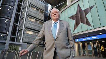 El mítico jugador del Real Madrid, Emiliano Rodríguez, ha sufrido un ictus leve con 85 años de edad. Se encuentra en observación y en buen estado.