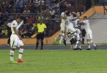 Jugadores del Chapecoense brasileño celebran el primer gol del partido obra de Reinaldo.