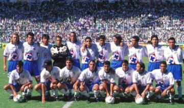 La plantilla de Cruz Azul era liderada por Carlos Hermosillo.