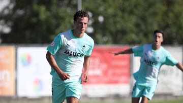 26-09-23. EL MEXICANO ESTEBAN LOZANO CELEBRA SU GOL ANTE EL CEARES CON EL SPORTING ATLÉTICO.