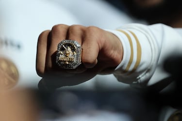 Detalle del anillo de campeón de la NBA 22/23.