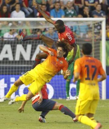 Jornada 2 / OSASUNA - BARCELONA. Momento en el que Puyol cae lesionado.