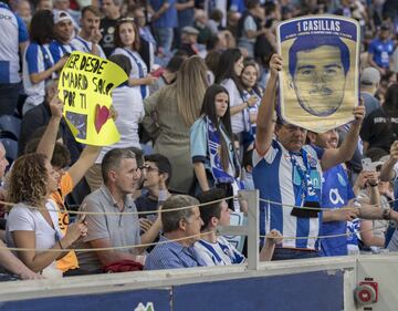 Homenaje al guardameta español de jugadores y aficionados.