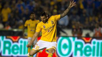 El gol de Pumas al minuto 8 no impidió que instantes más tarde André-Pierre Gignac fuera homenajeado con un espectáculo de luces.