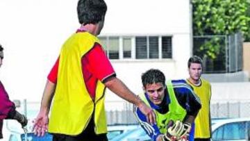 <b>EN EL DIQUE SECO. </b>Sebas se retiró tocado ante el Sporting B.