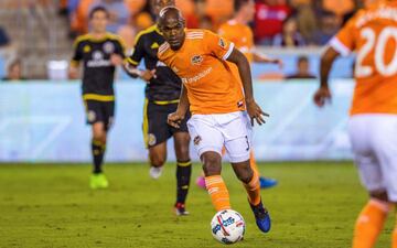 Adolfo Machado, de Panam¨¢, juega con el Houston Dynamo.