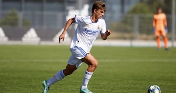 Nico Paz, con las inferiores del Real Madrid.