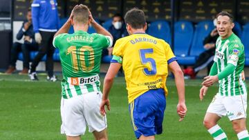 Canales se lamenta tras una acción ante el Cádiz.