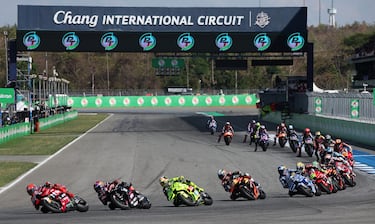 Salida en el Circuito Internacional de Chang donde Marco Bezzecchi mantuvo el liderato de la carrera.