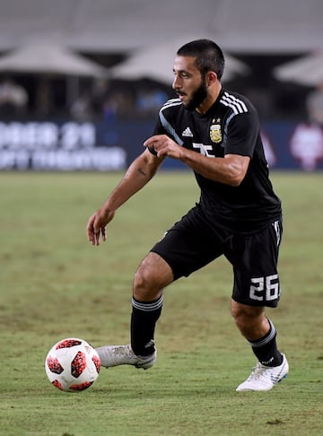 Una de las últimas sensaciones del fútbol argentino, el Mono, como se le conoce, es ya la estrella del Vélez que dirige Gaby Heinze. Puro talento, falto de físico pero con habilidad para moverse entre líneas y encarar, fue una de las sorpresas de la lista.