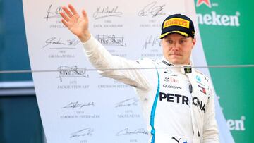 Bottas en el podio de China.