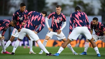 Raphael Varane and Toni Kroos and Dani Carvajal warming up prior to the first leg, 