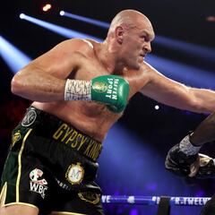 Fury dominates Wilder to win WBC heavyweight title
