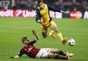 Adel Taarabt y Emiliano Insua.