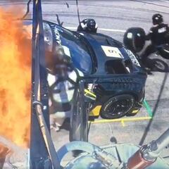 Tremendo susto para Soucek: aparatoso incendio en boxes