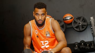 Davies: ¡°Ser un p¨ªvot dominante es el rol que debo tener en el Valencia¡±