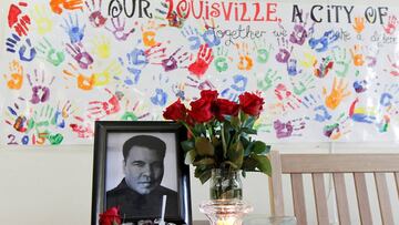 Mensajes de condolencias en el Centro Isl&aacute;mico de Louisville tras la muerte de Muhammad Al&iacute; este s&aacute;bado a los 74 a&ntilde;os.