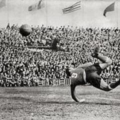 The 21 greatest strikers in the history of football